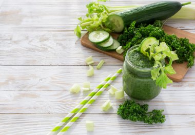 sağlıklı yeşil smoothie 