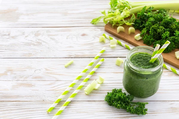 sağlıklı yeşil smoothie 