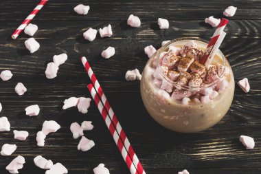 Hatmi ile kakao fincan