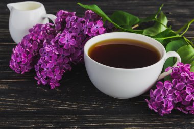 Kahve ve Lila çiçek fincan