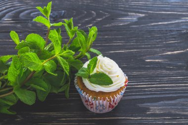 Ev yapımı tatlı nane kek krem