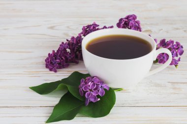 Kahve ve Lila çiçek fincan