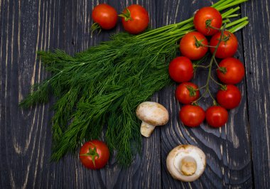 Domates, petrol ve otlar