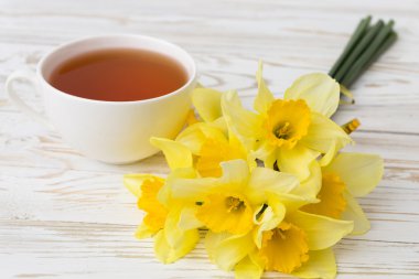 Fincan çay ve Nergis 