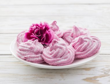 Ev yapımı krema tatlısı