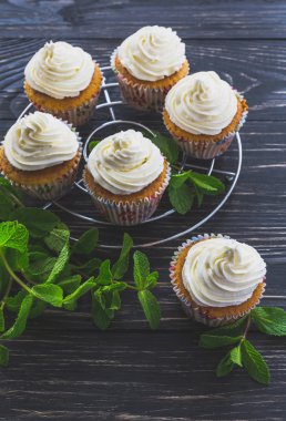 Ev yapımı tatlı nane kek krem