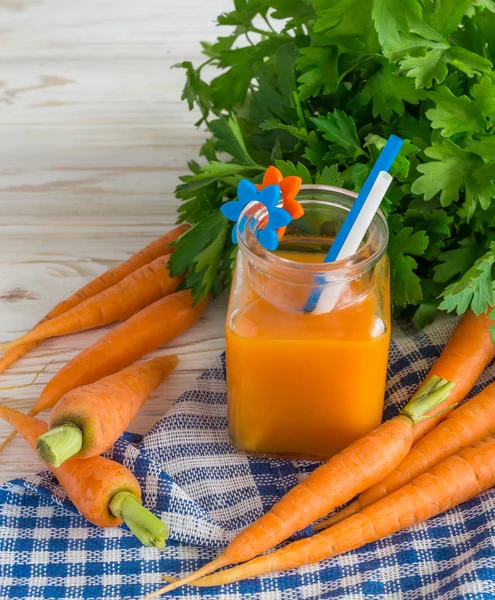 Fresh-squeezed carrot juice — Stock Photo, Image