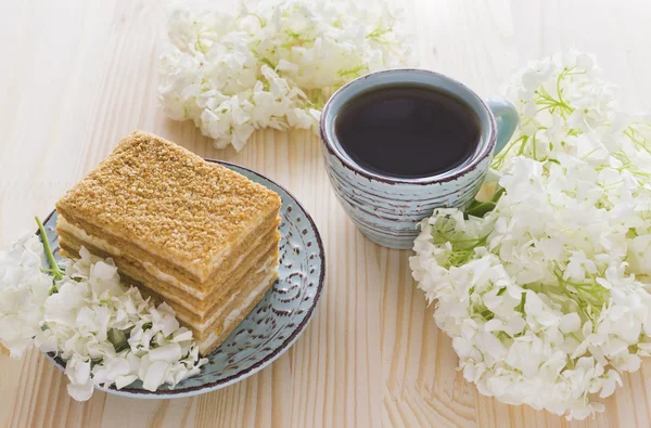Napoleonkuchen, Tasse Kaffee — Stockfoto