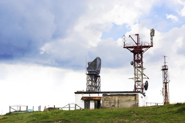 Mobilní telefon věž silueta — Stock fotografie