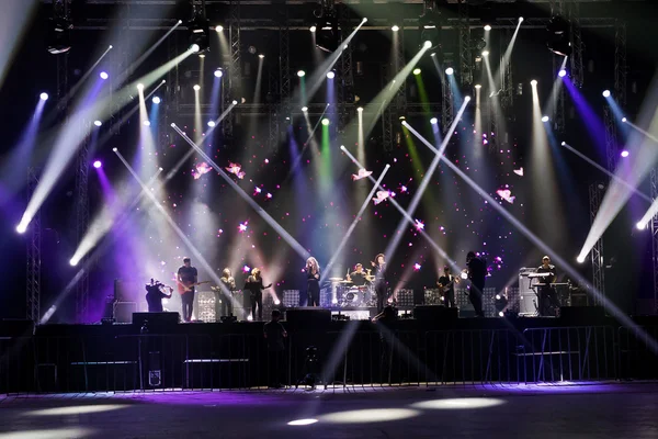 Kiev, Ukrayna - 13 Mayıs 2016: Ukraynalı müzisyen grup Nuangels