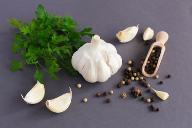 Maydanoz, sarımsak ve baharat