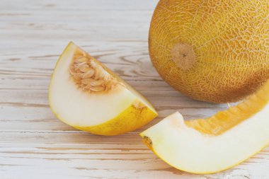 Dilimlenmiş taze kavunlar