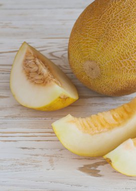 Dilimlenmiş taze kavunlar