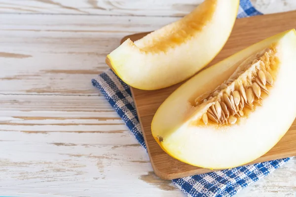 Dilimlenmiş taze kavunlar