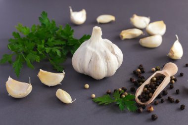 Maydanoz, sarımsak ve baharat