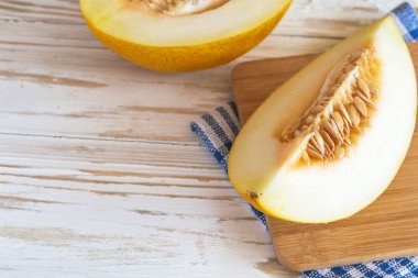 Dilimlenmiş taze kavunlar