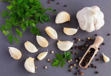 Maydanoz, sarımsak ve baharat