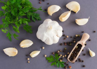 Maydanoz, sarımsak ve baharat