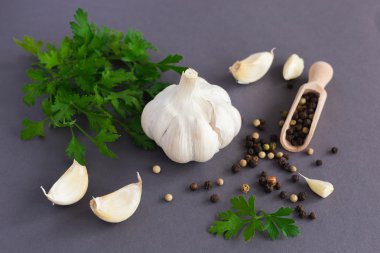 Maydanoz, sarımsak ve baharat