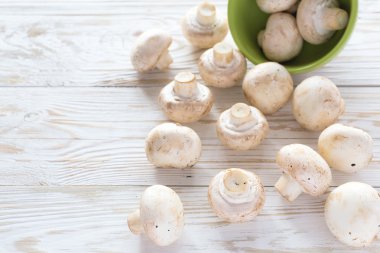 Taze petrol beyaz rustik masa