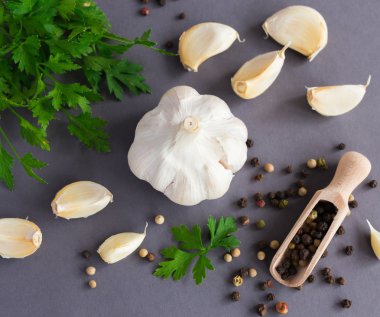 Maydanoz, sarımsak ve baharat