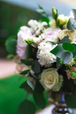 Çiçekler buket düzenlemek restoran olarak dekorasyon için.