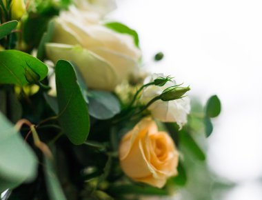 Çiçekler buket düzenlemek restoran olarak dekorasyon için.