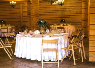 Mutfak eşyaları, çiçek vazo ile zarif güzel bir şekilde dekore edilmiş tablo