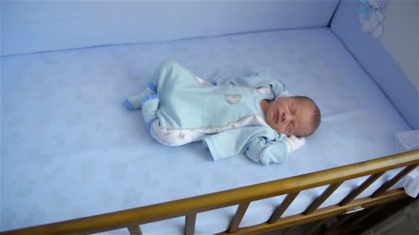 New born child in wooden co-sleeper crib, Infant sleeping — Stock Video