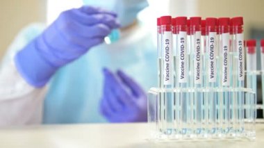 Laboratuvarda Coronavirus COVID-19 'a karşı bir aşı üretmeye çalış. Salgını durdurun..