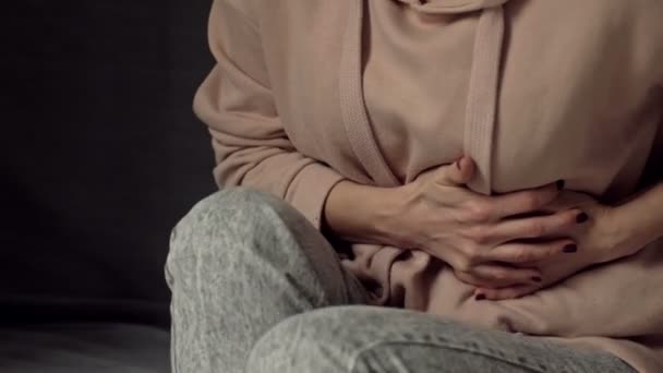 Woman suffers from abdominal pain, menstrual cramps, risk of miscarriage, inflammation of the appendix. — Stock Video