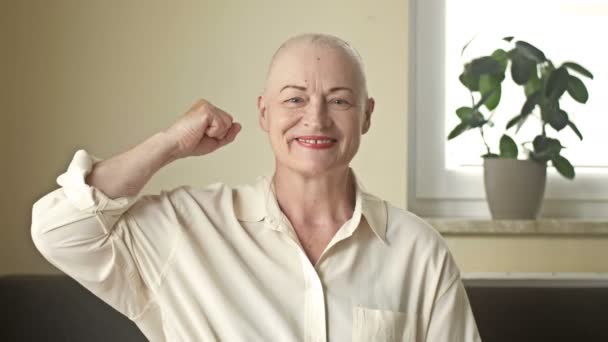 La mujer con cáncer está decidida a combatir la enfermedad. — Vídeo de stock