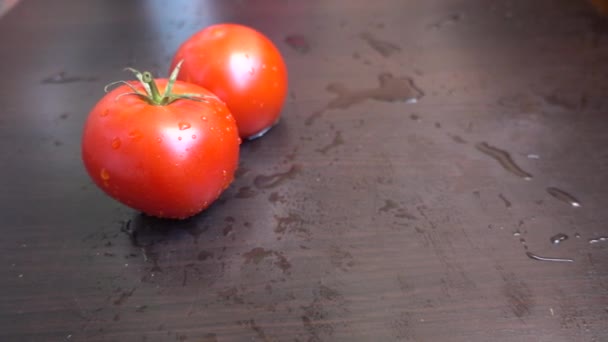 Water splash on tomato shooting with high speed camera, phantom flex. — Stock Video