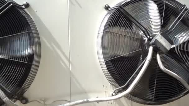 Ventilador de ventilación giratorio lento . — Vídeo de stock