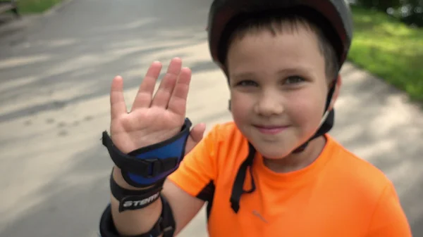 Happy boy riding in the Park on rollers — Stock Photo, Image