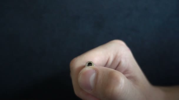 Briquet d'éclairage à main avec grande flamme et étincelles au ralenti 