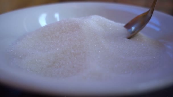 Проливание сахара в замедленной съемке — стоковое видео