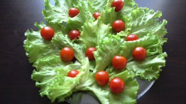 yeşil salata ve domates