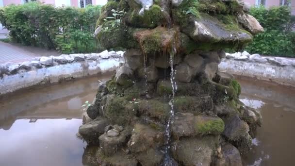 De prachtige stad fonteinen, traag — Stockvideo
