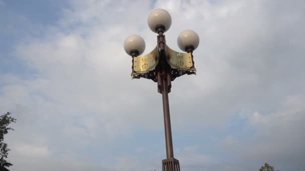 fermer belle lanterne moderne ciel fond 