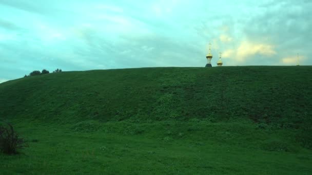 Chiesa Croci Sui Tetti Contro Cielo — Video Stock