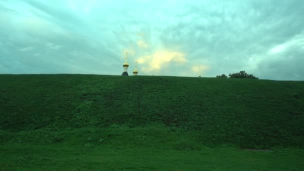 Chiesa Croci Sui Tetti Contro Cielo — Video Stock