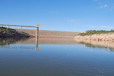 USACE-Albuquerque Bölgesi, Pecos Nehri Komisyonu 'nun 9 Nisan 2024 tarihli yıllık toplantısında 2023 yılı Pecos Nehri Havzası raporunu sundu. İlçe, Pecos Nehri Havzası 'ndaki iki barajında su yönetimi özeti sundu: