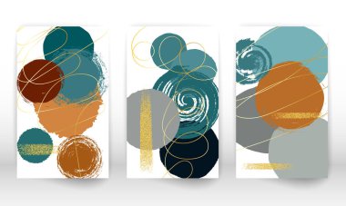 Soyut gizleme şablonu. Suluboya desenli broşür tasarımı. Minimalist el boyaması şekiller ve altın parçacıkları.