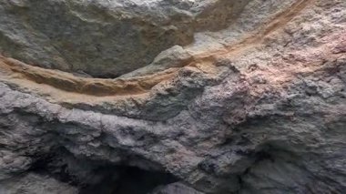 Algar de Benagil Mağarası 'na Albufeira Algarve Faro Bölgesi Güney Portekiz 4K GoPro Seyahat Görüntüsü ile giriyoruz.