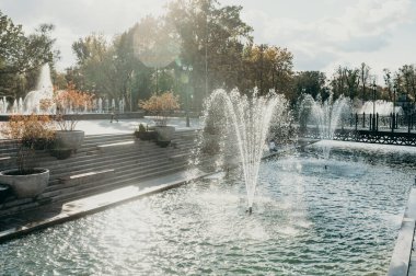 KHARKIV, UKRAINE - 20 Ekim 2020: Kharkov 'daki Taras Shevchenko Bahçesindeki Çeşme.