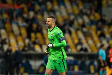 KYIV, UKRAINE - 27 Ekim 2020: UEFA Şampiyonlar Ligi B Grubu futbol karşılaşması sırasında Samir Handanoviç - Shakhtar - Internazionale
