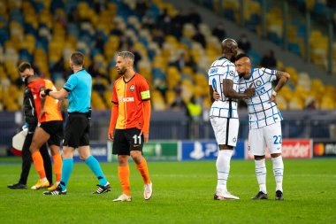 KYIV, UKRAINE - 27 Ekim 2020: Arturo Vidal UEFA Şampiyonlar Ligi B Grubunun FC Shakhtar ve Internazionale maçında