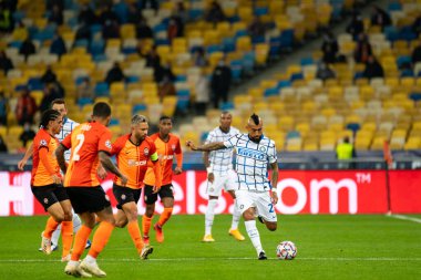 KYIV, UKRAINE - 27 Ekim 2020: Arturo Vidal UEFA Şampiyonlar Ligi B Grubunun FC Shakhtar ve Internazionale maçında