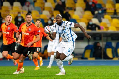 KYIV, UKRAINE - 27 Ekim 2020: UEFA Şampiyonlar Ligi B Grubu FC Shakhtar ve Internazionale maçında Romelu Lukaku